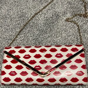 Valentine’s Day alert! Adorable cute handbag! So fun!!